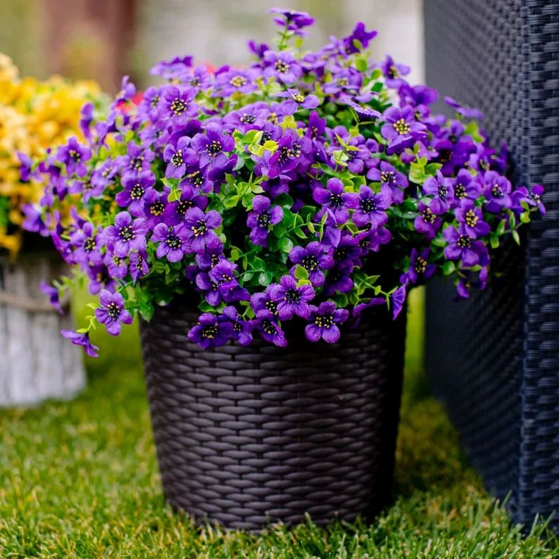 Rainproof Lifelike Artificial Flowers With UV-Shield Coating