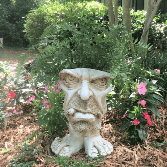 MUGGLY'S THE FACE STATUE PLANTER