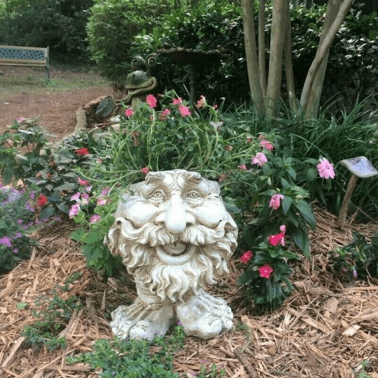 MUGGLY'S THE FACE STATUE PLANTER
